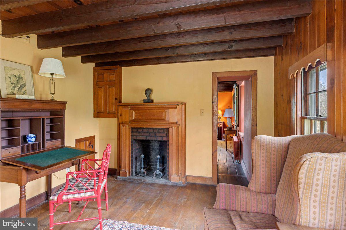 TOP OF THE HILL - Residential