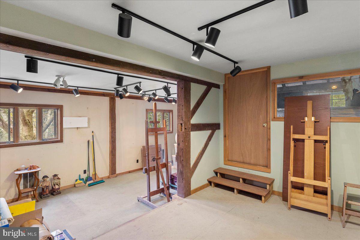 TOP OF THE HILL - Residential