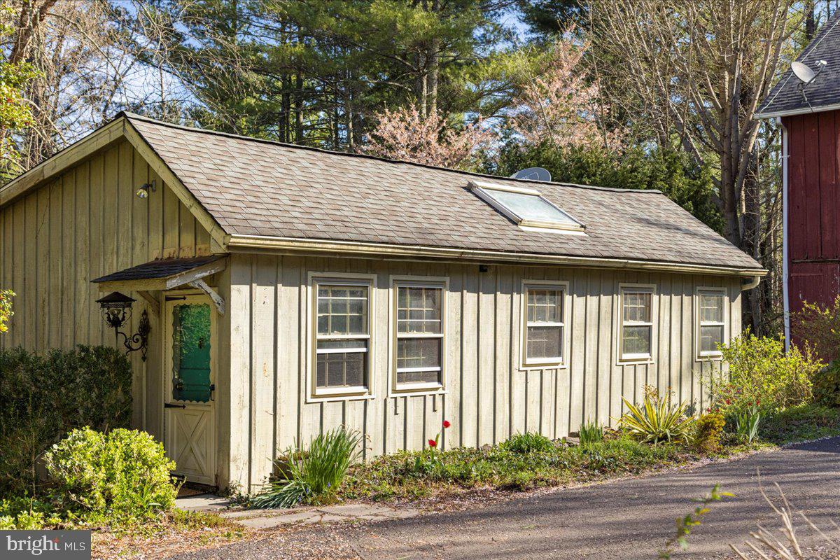 TOP OF THE HILL - Residential