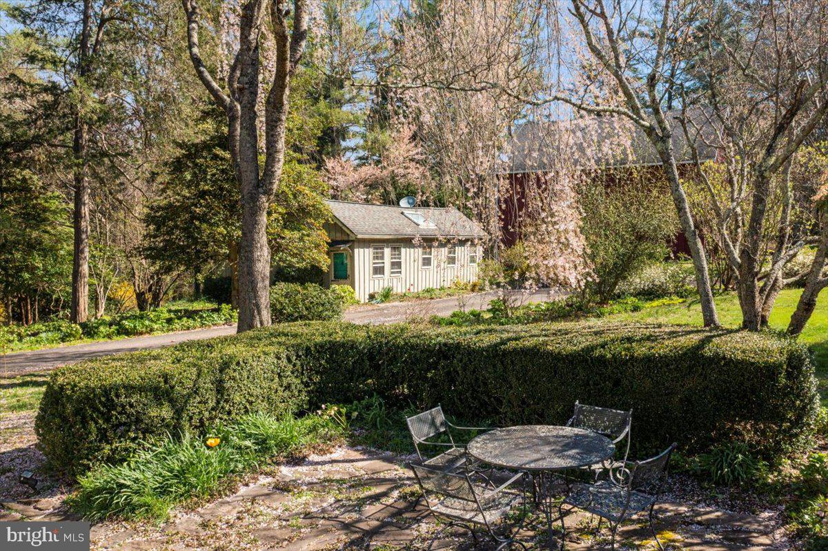 TOP OF THE HILL - Residential