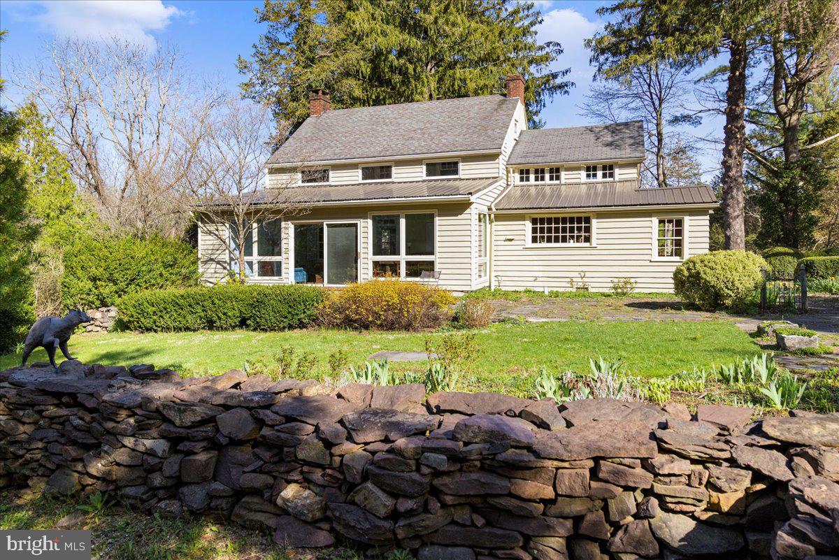 TOP OF THE HILL - Residential