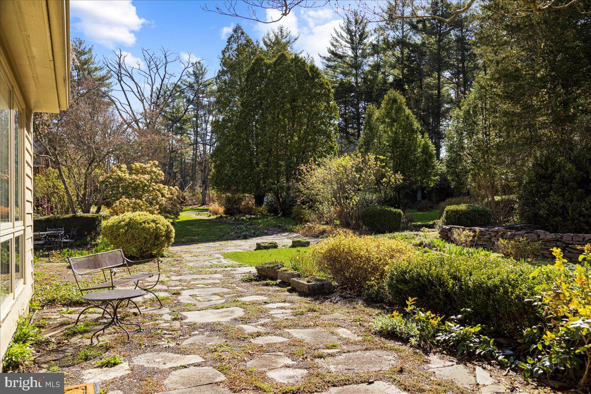 TOP OF THE HILL - Residential