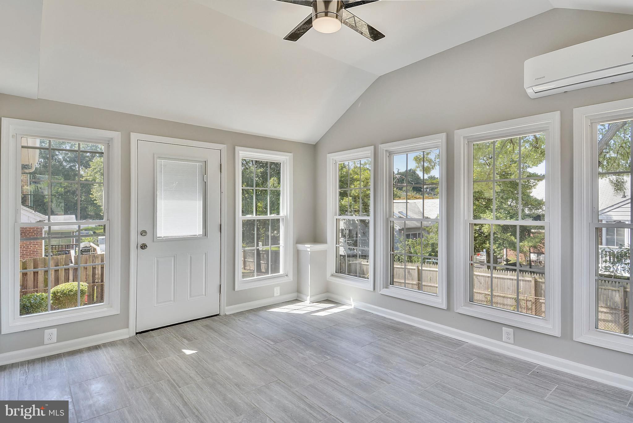 CARLIN SPRINGS - Residential