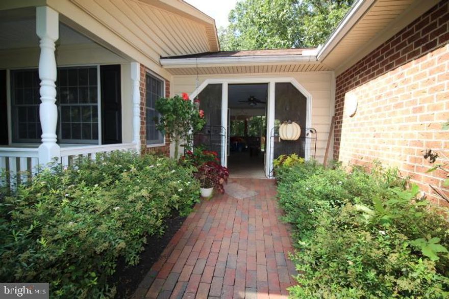 Nokesville, Virginia - Property has a Efficiency Apartment available for rental on March 1, 2022.  If your looking for a rural setting and private location while being near local shopping , amenities and VRE for commuters.   The unit includes its own access to thermostat settings for hot or cold settings.
 Amazing opportunity  to rent in quiet neighborhood.  Won't last long.