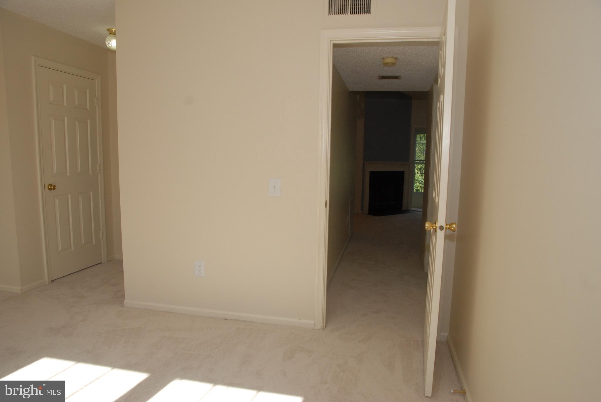 HUNTER'S SQUARE - Residential Lease