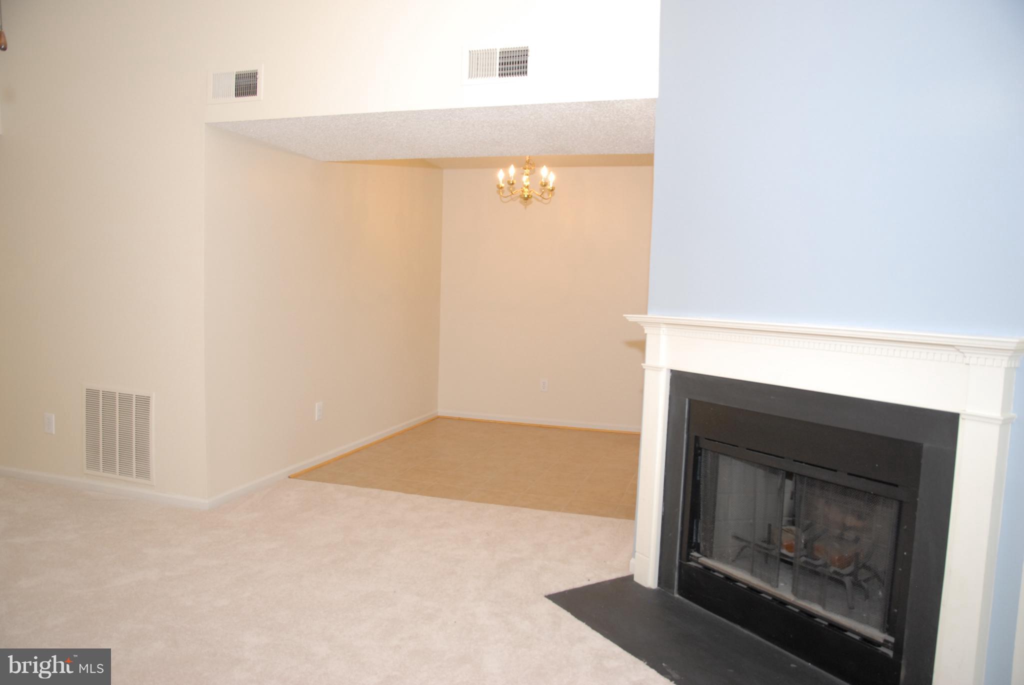 HUNTER'S SQUARE - Residential Lease