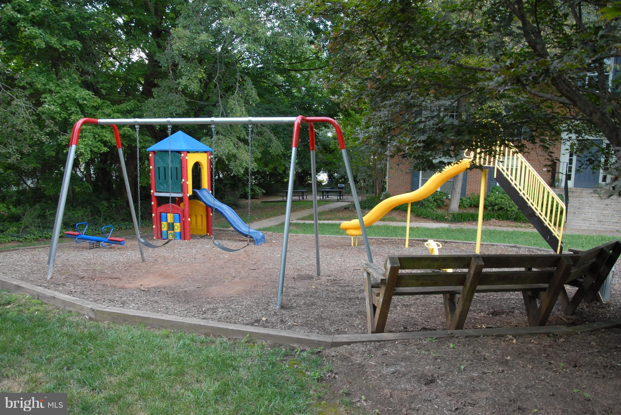 HUNTER'S SQUARE - Residential Lease