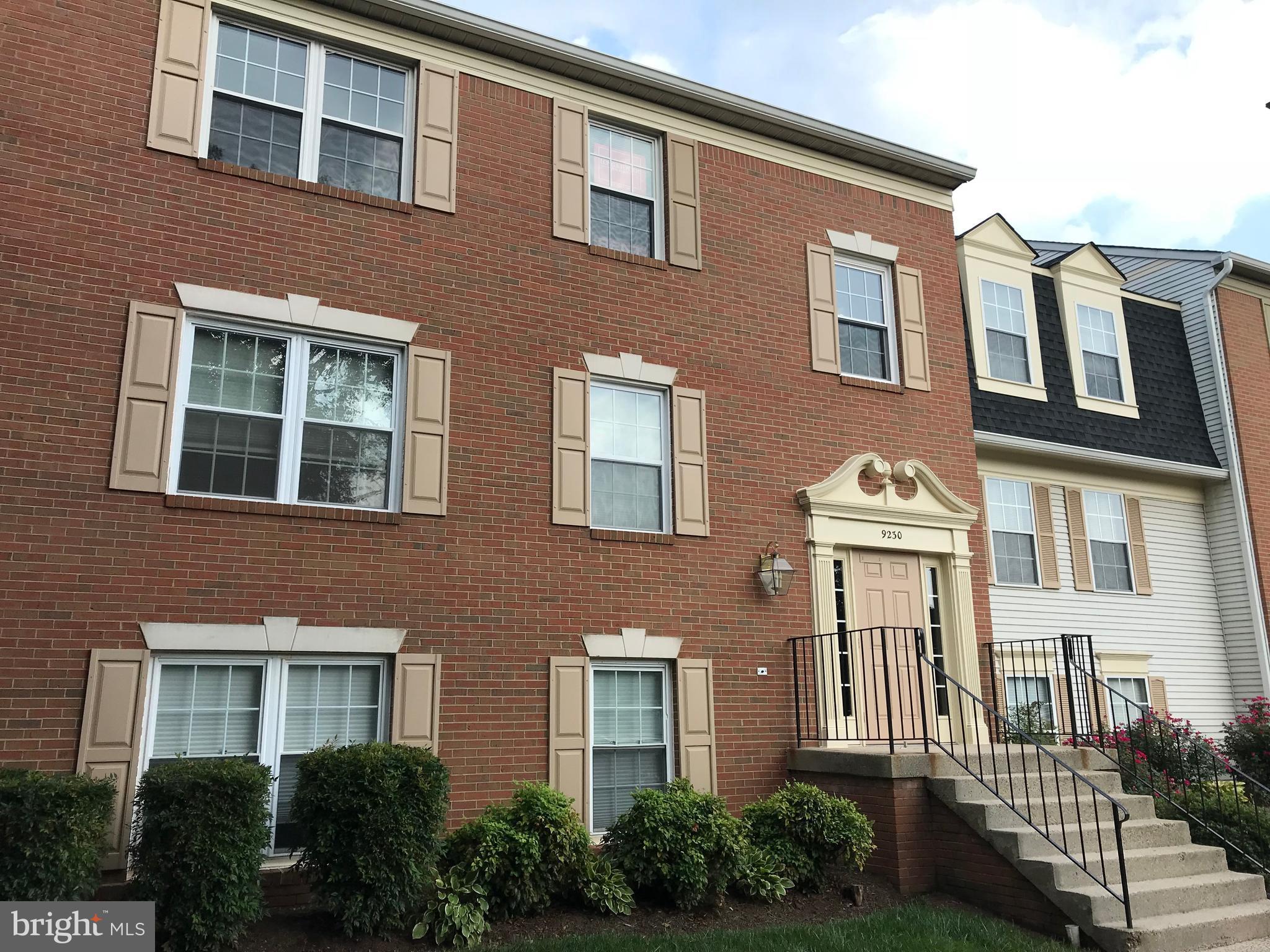 HUNTER'S SQUARE - Residential Lease