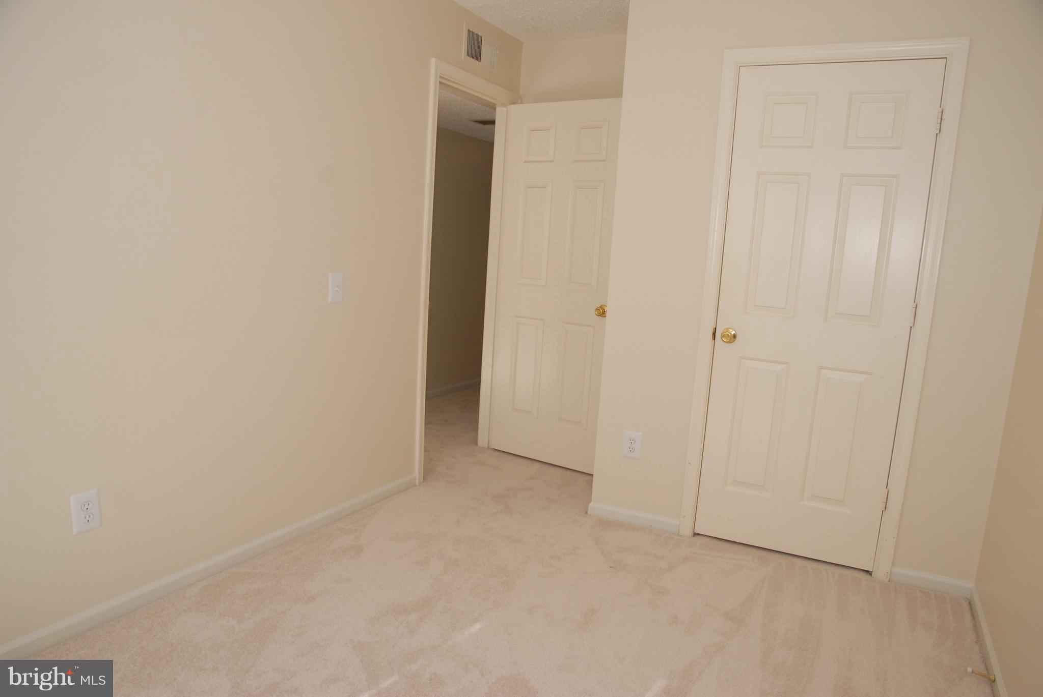 HUNTER'S SQUARE - Residential Lease