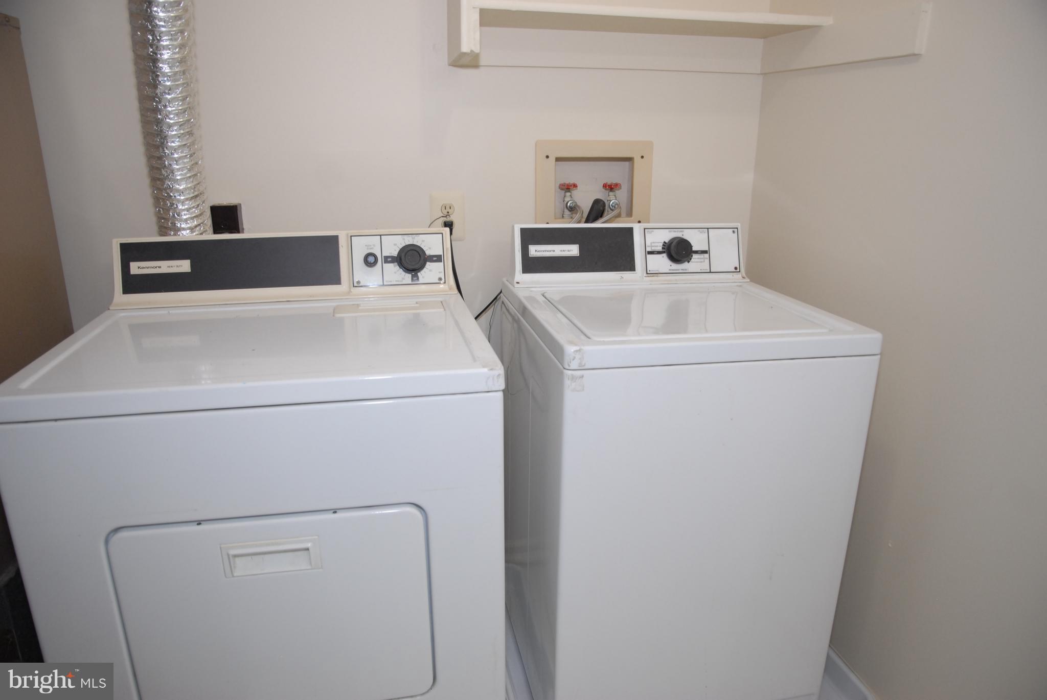 HUNTER'S SQUARE - Residential Lease