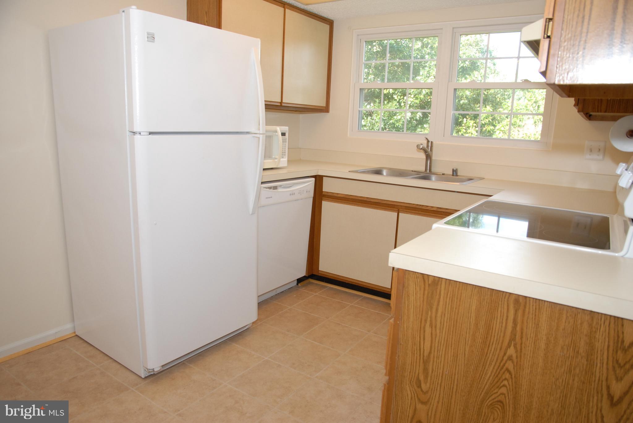 HUNTER'S SQUARE - Residential Lease