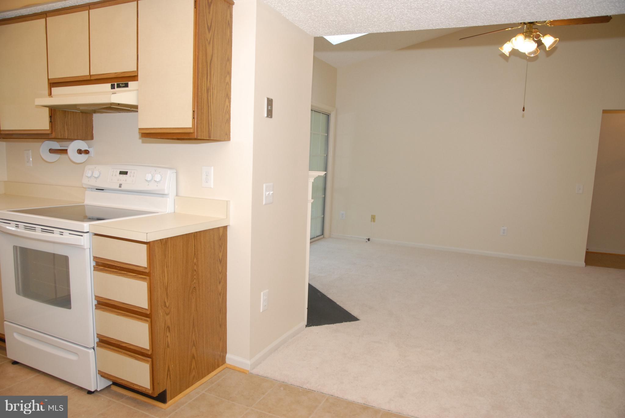 HUNTER'S SQUARE - Residential Lease