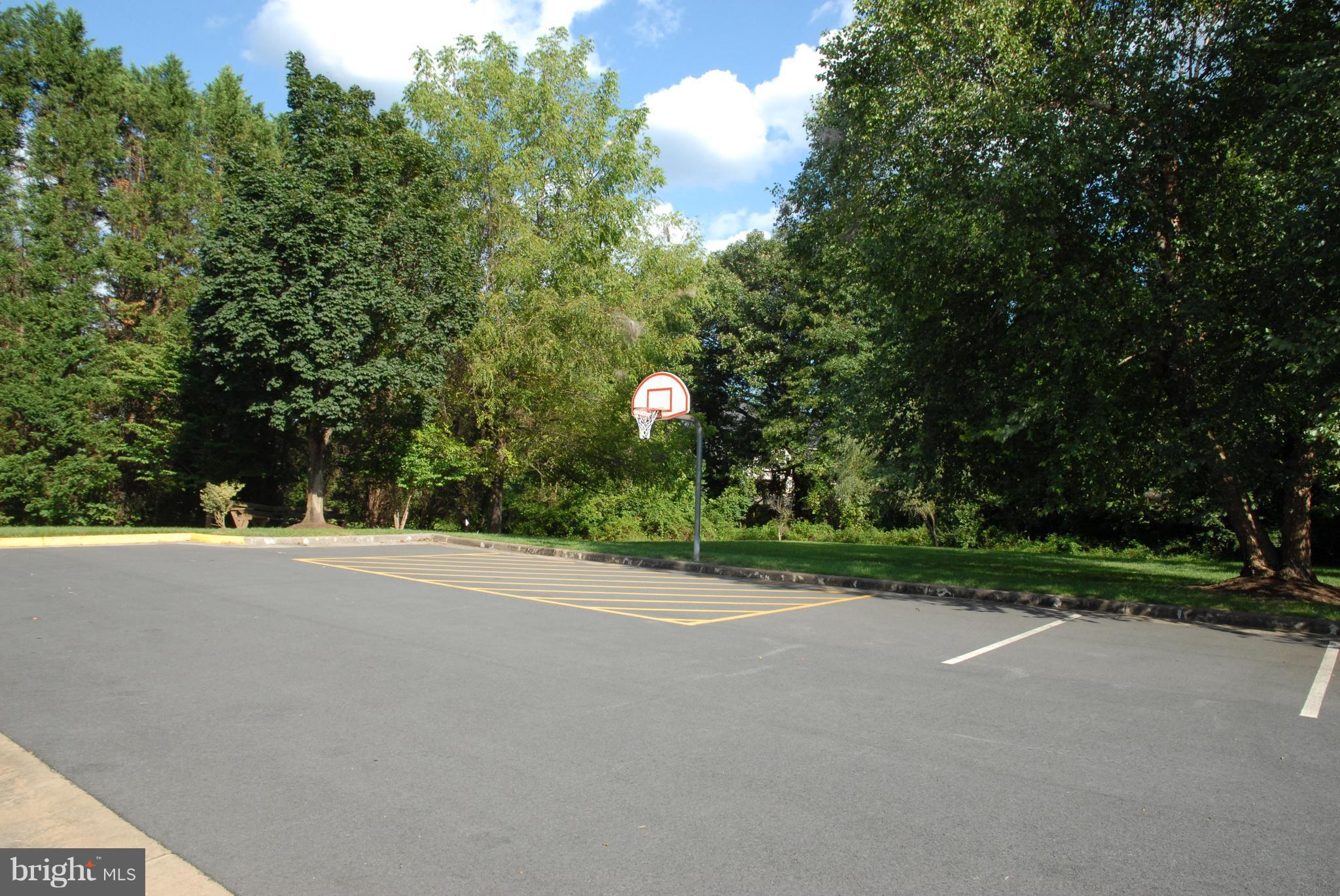 HUNTER'S SQUARE - Residential Lease