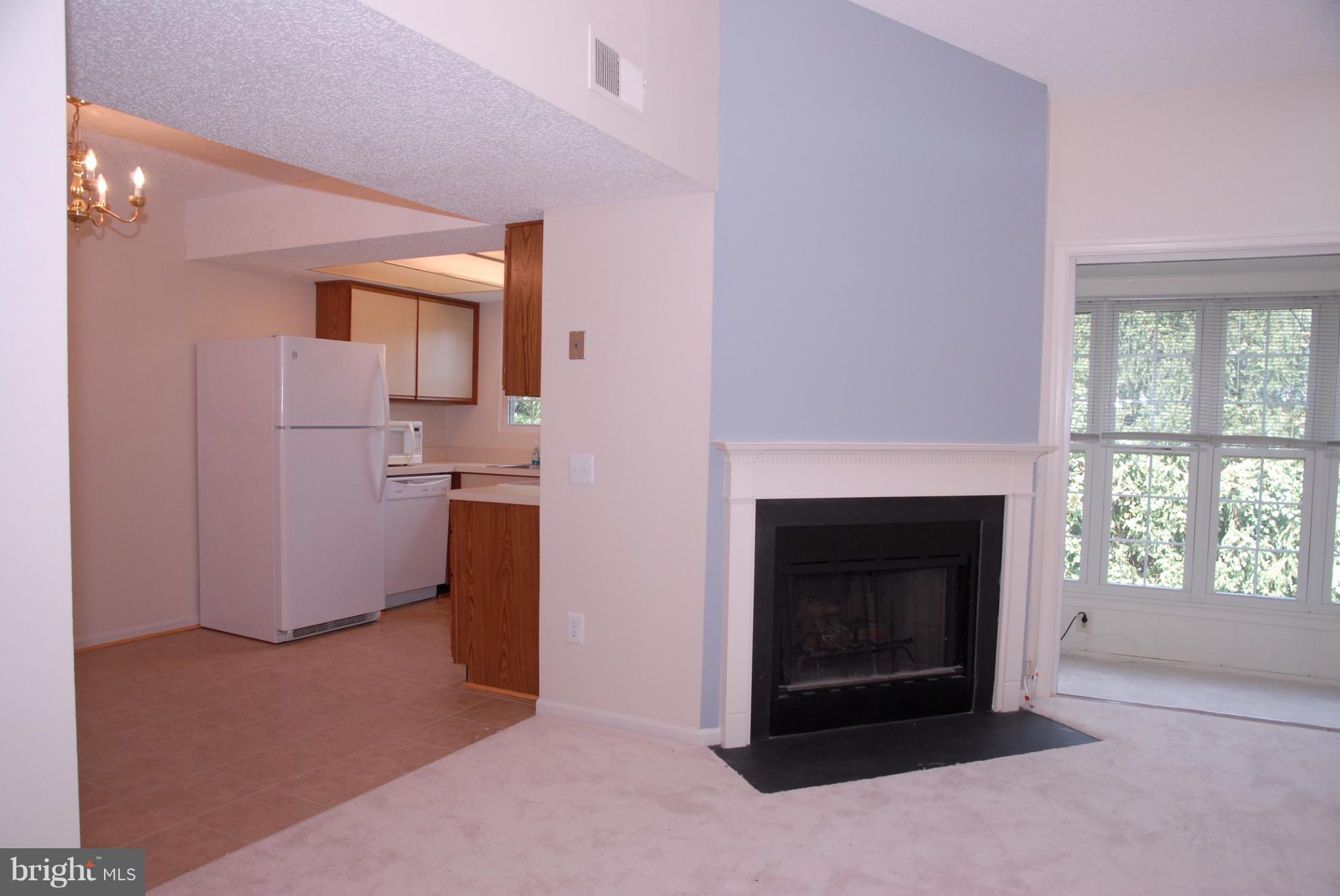 HUNTER'S SQUARE - Residential Lease