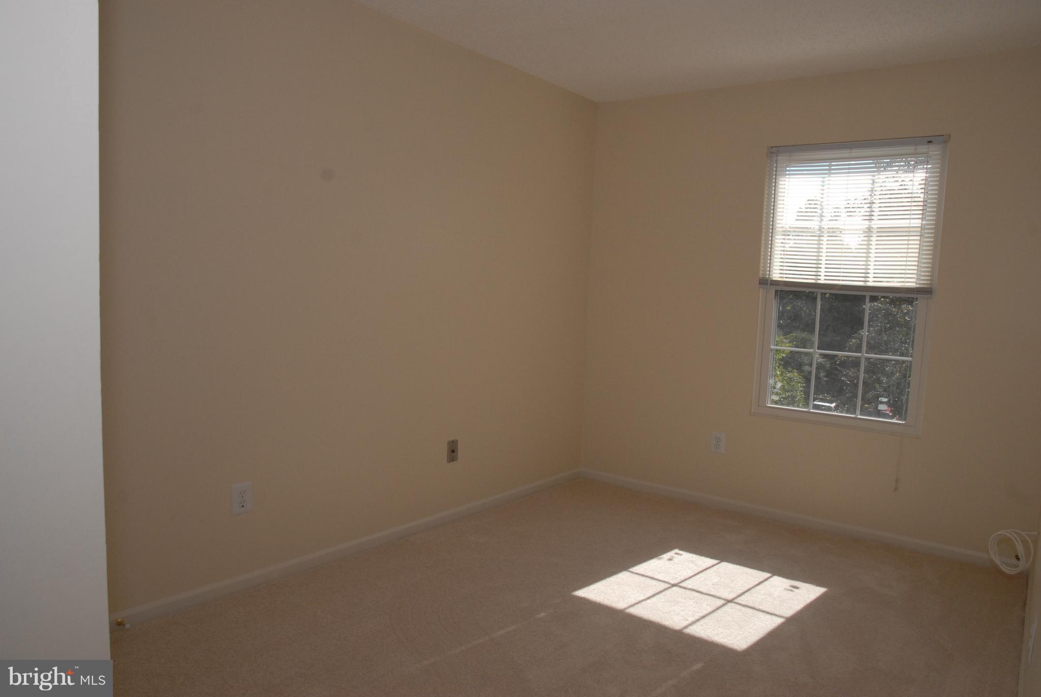 HUNTER'S SQUARE - Residential Lease