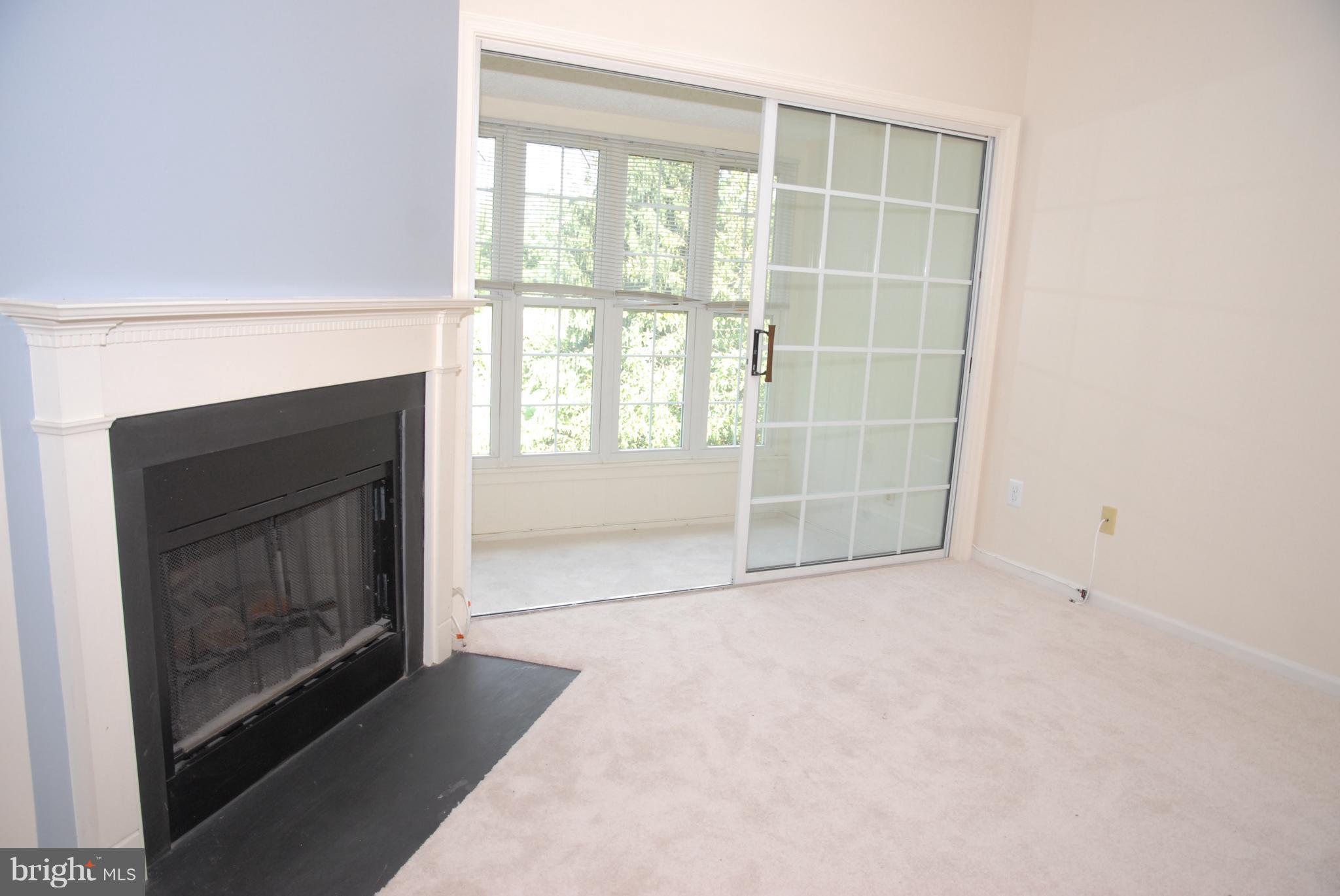 HUNTER'S SQUARE - Residential Lease