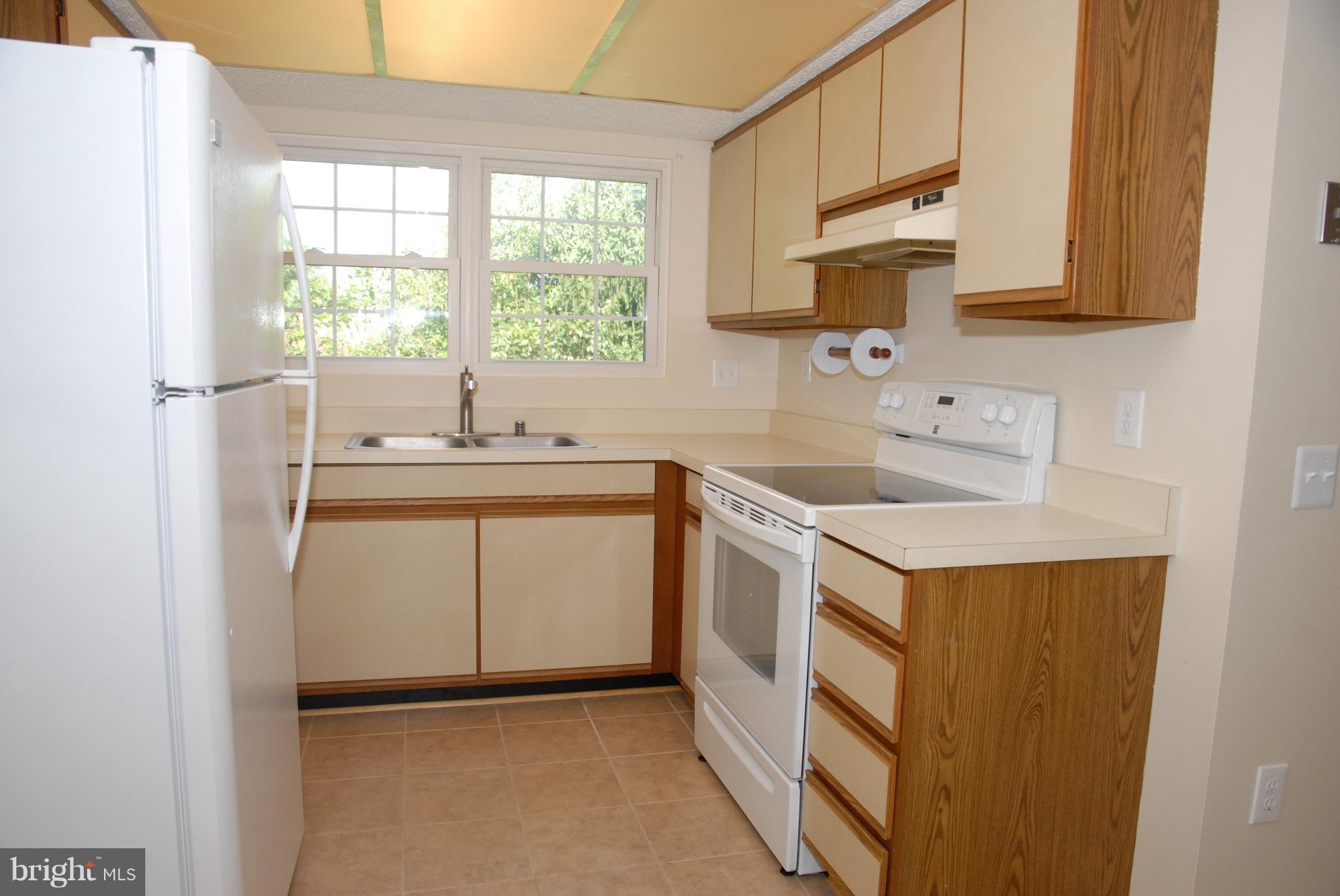 HUNTER'S SQUARE - Residential Lease