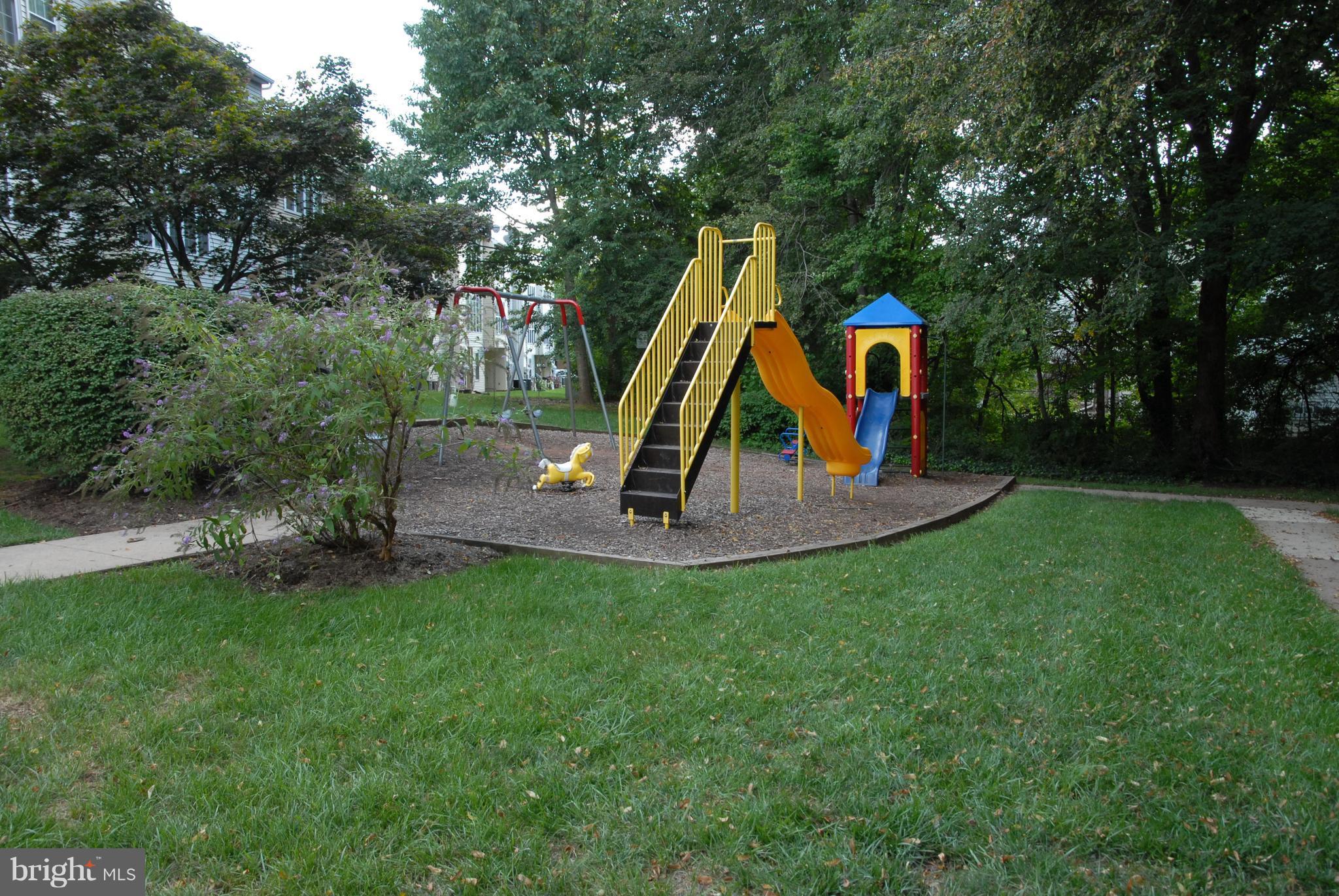 HUNTER'S SQUARE - Residential Lease