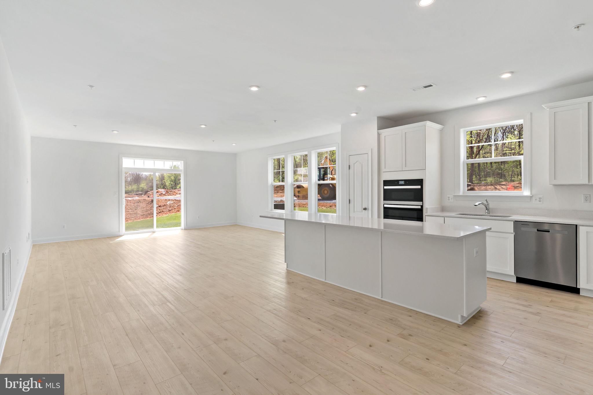 ROSEHILL MANOR - Residential