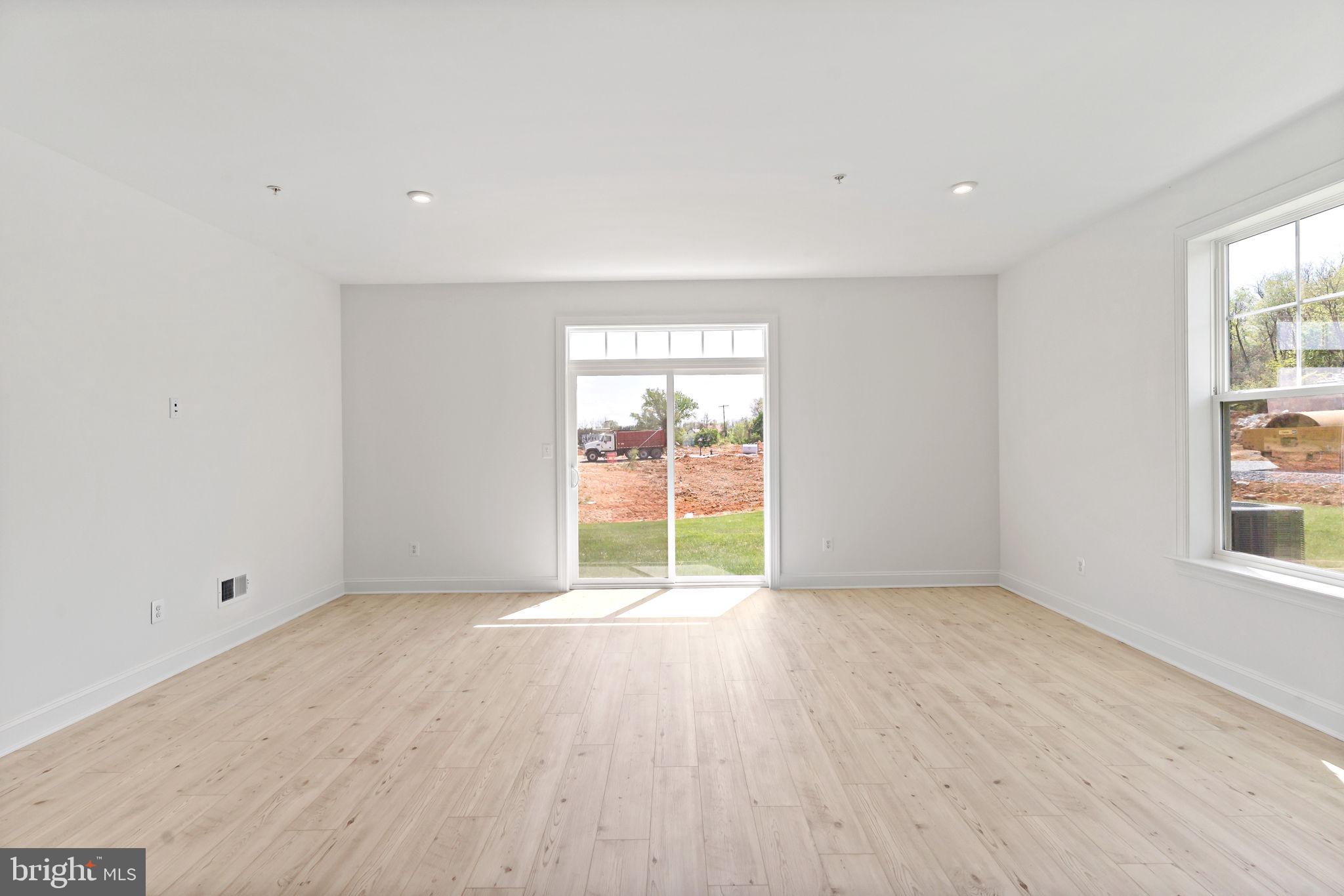 ROSEHILL MANOR - Residential