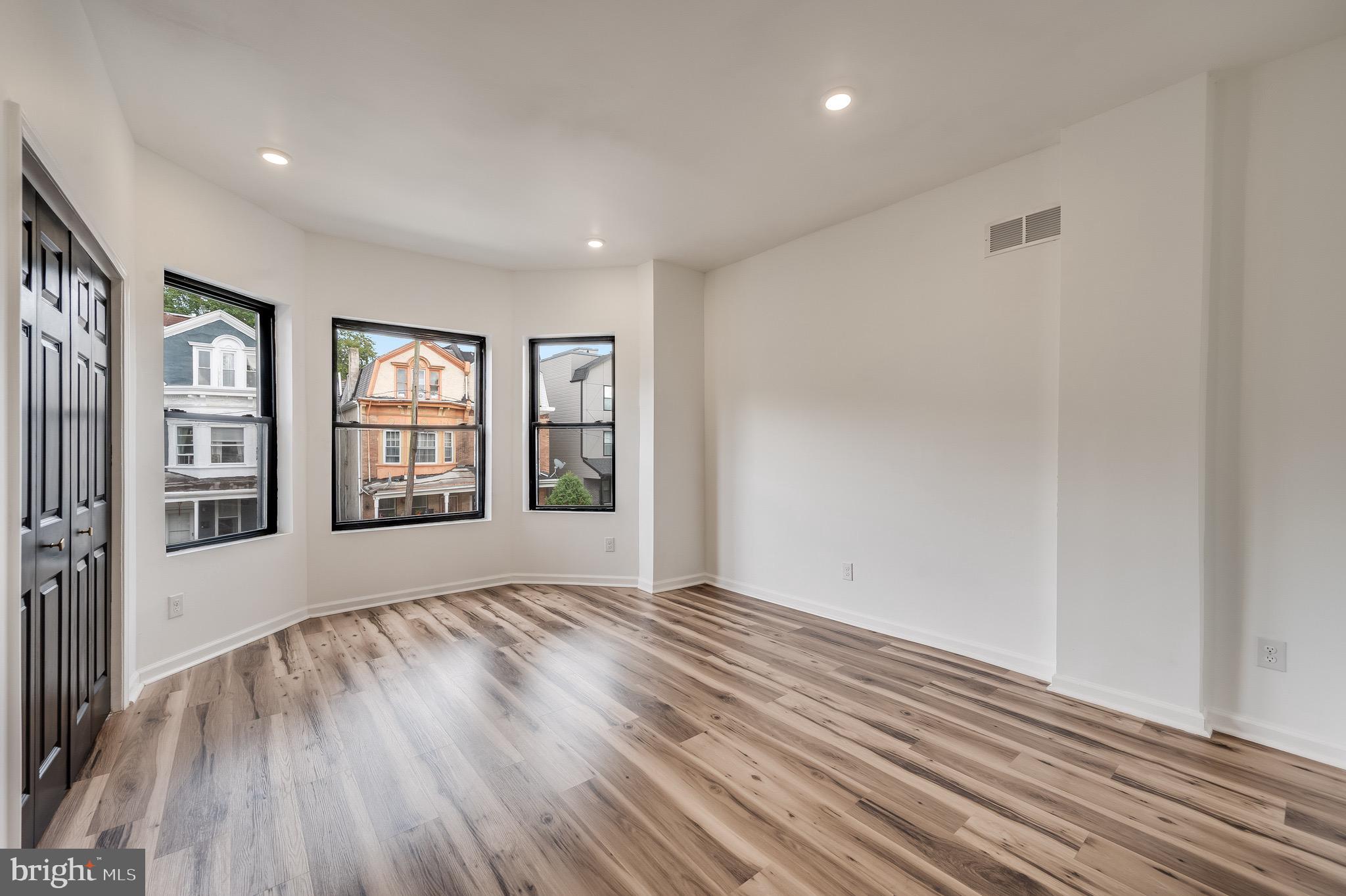 ROXBOROUGH - Residential