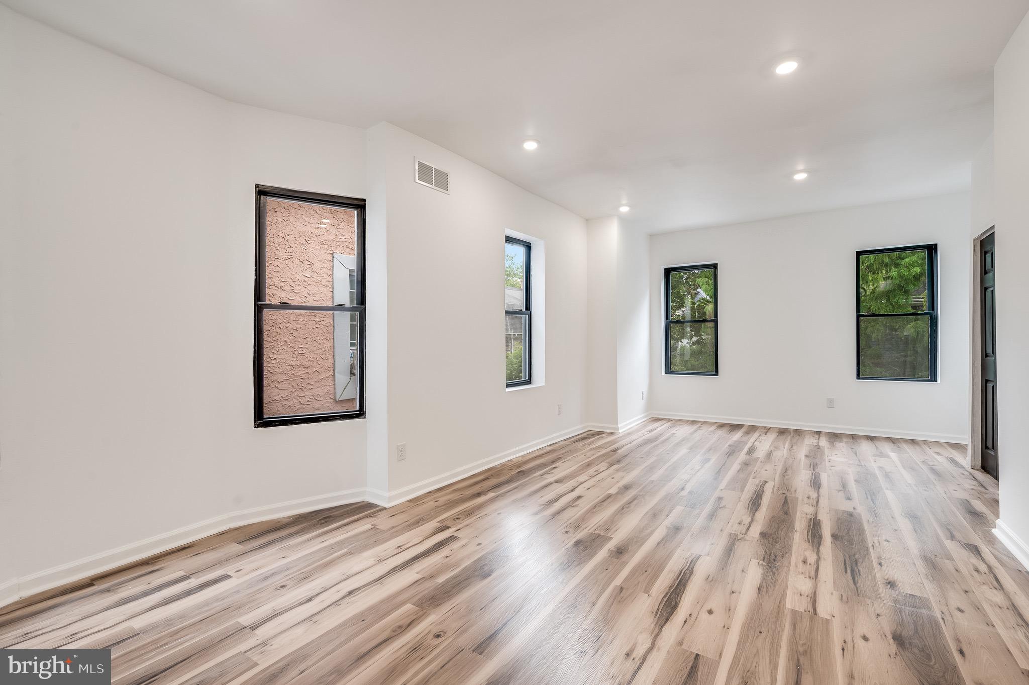 ROXBOROUGH - Residential