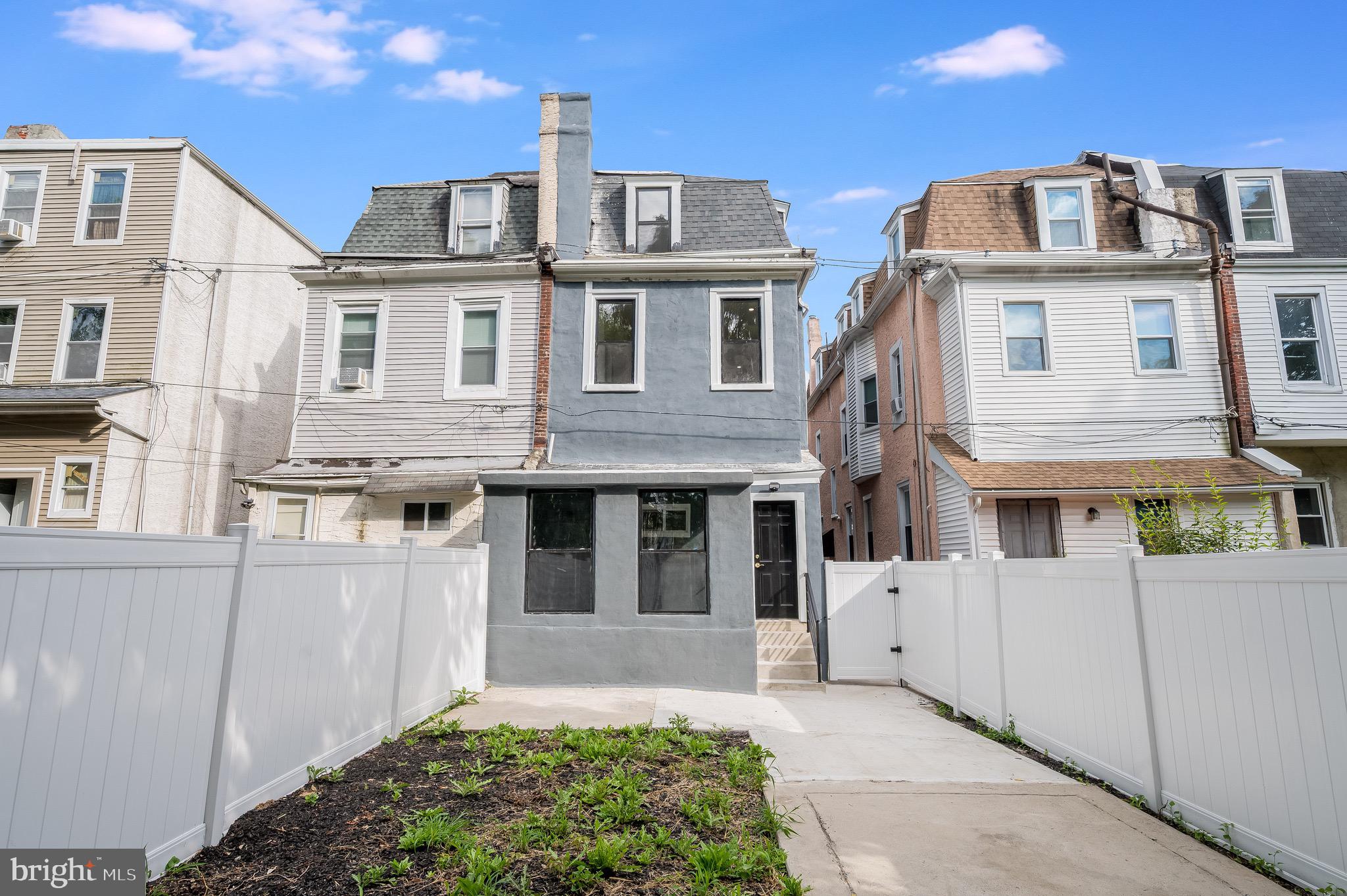 ROXBOROUGH - Residential