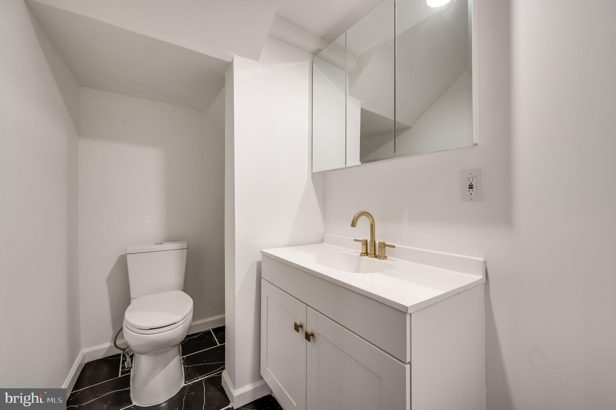 111 W SHARPNACK STREET