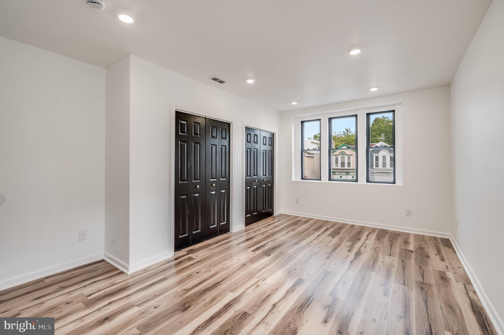 ROXBOROUGH - Residential