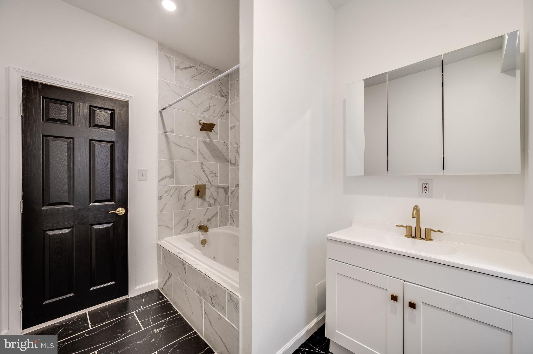 ROXBOROUGH - Residential