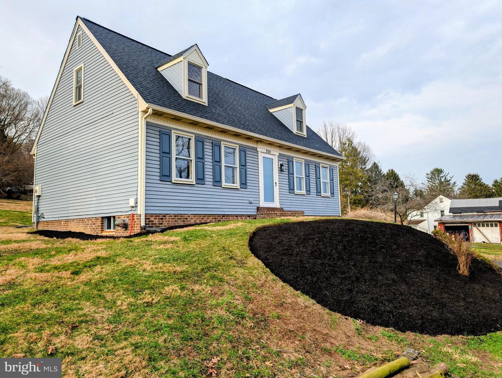 Photo of 520 Pitney Road, COLUMBIA, PA 17512 (MLS # PALA2082450)