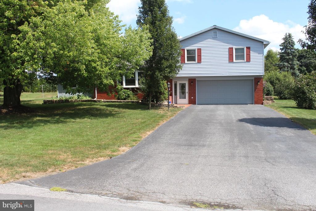 Photo of 110 CRESTVIEW AVE, NEW HOLLAND, PA 17557 (MLS # PALA2025836)