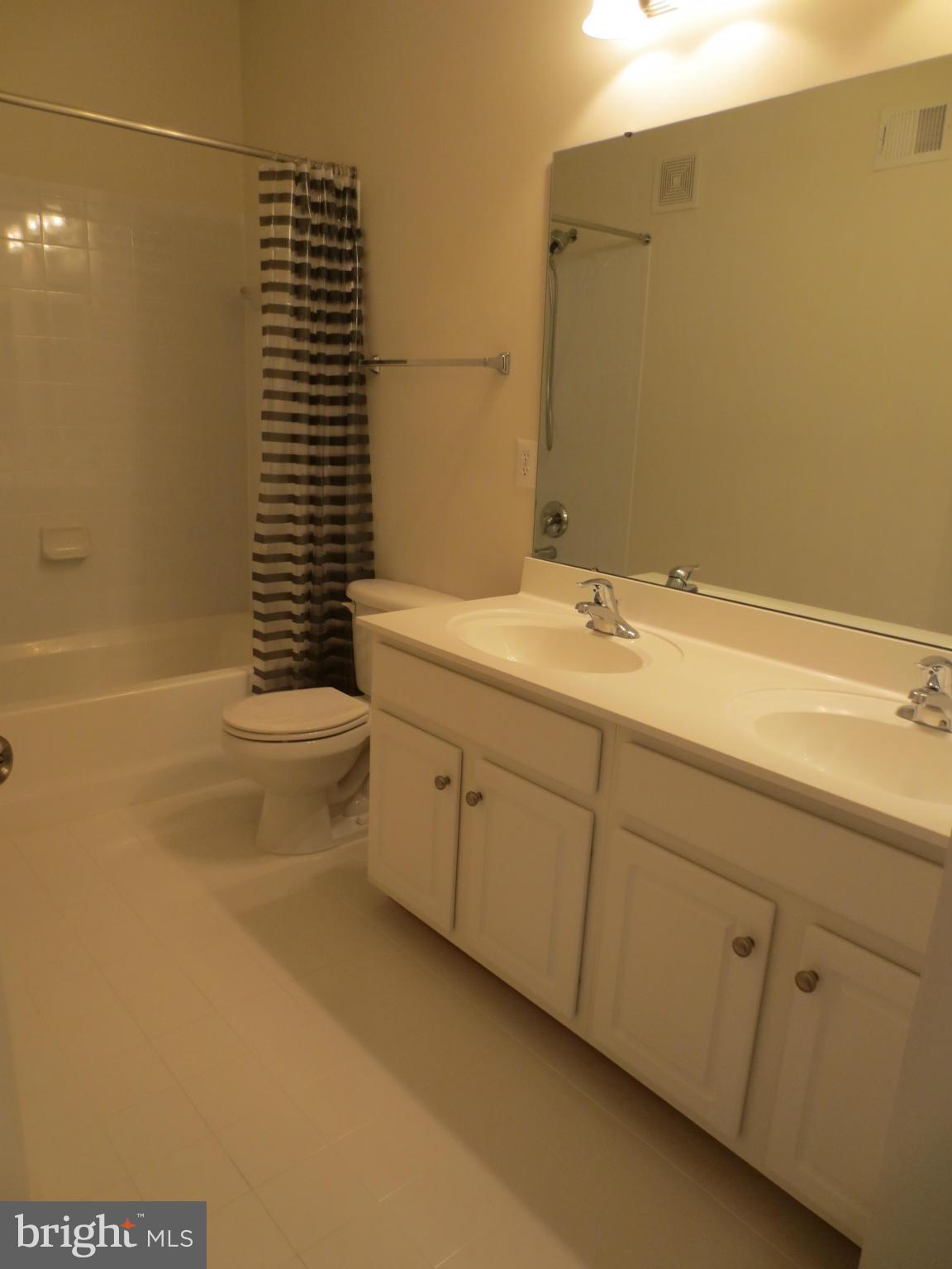 RESIDENCES AT SULLIVAN - Residential Lease