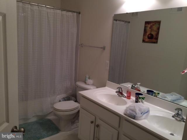 RESIDENCES AT SULLIVAN - Residential Lease