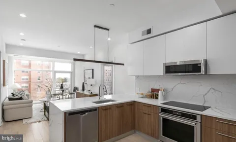 MLS: DCDC2190240