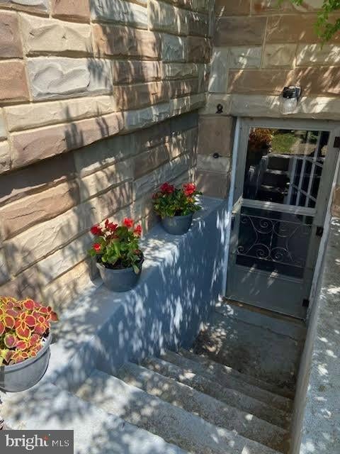 35 E WALNUT STREET
