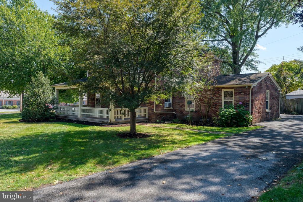 Photo of 5640 Main Street, EAST PETERSBURG, PA 17520 (MLS # PALA2075514)