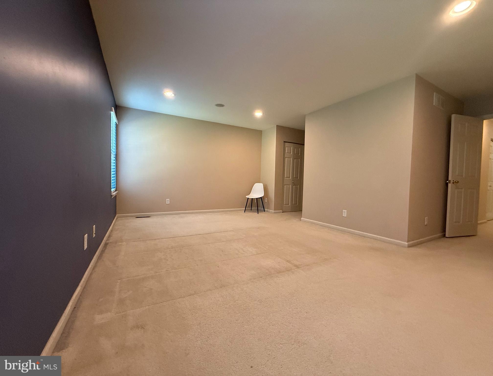 CHARLESTOWN OAKS - Residential Lease