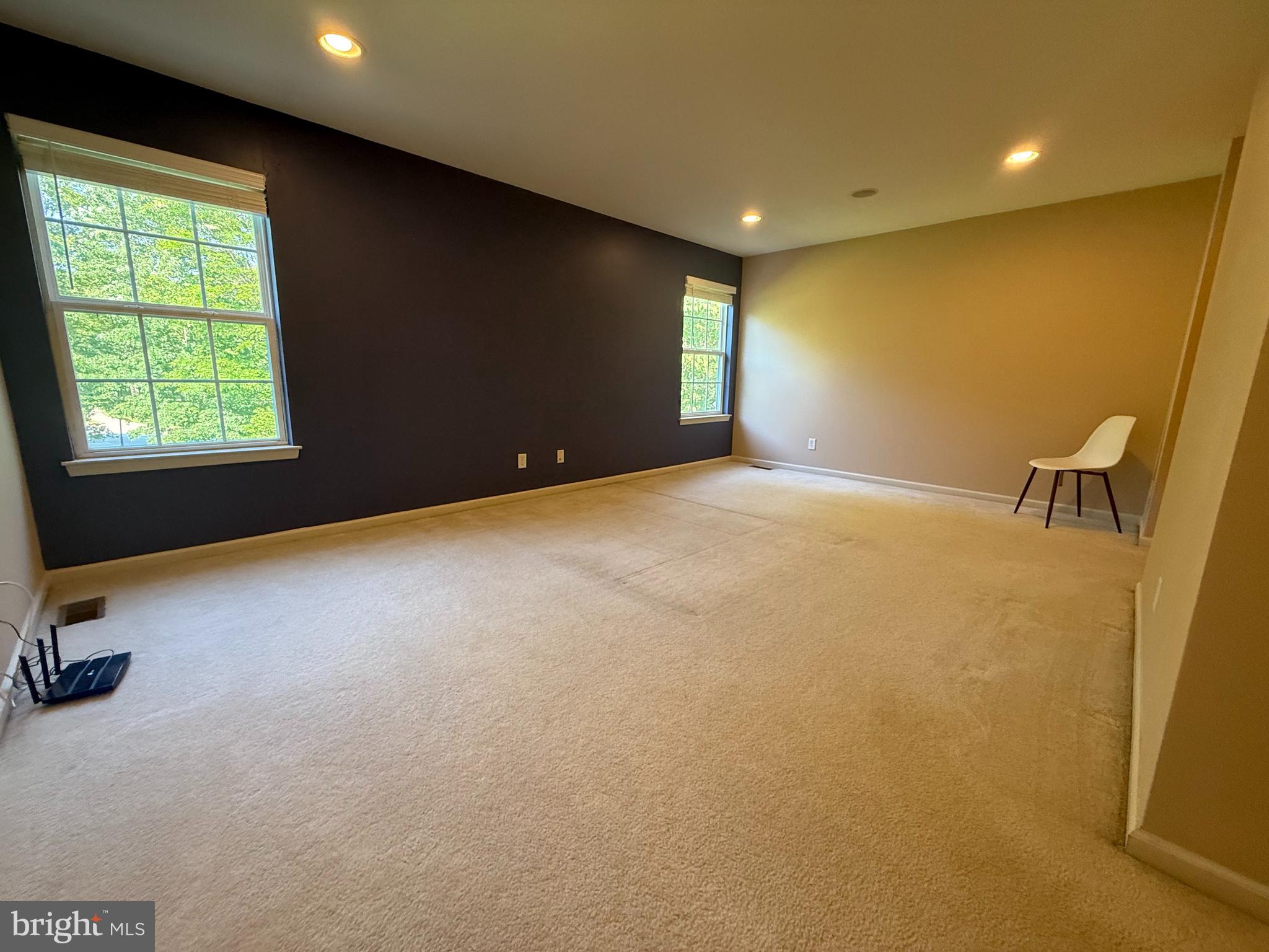 CHARLESTOWN OAKS - Residential Lease