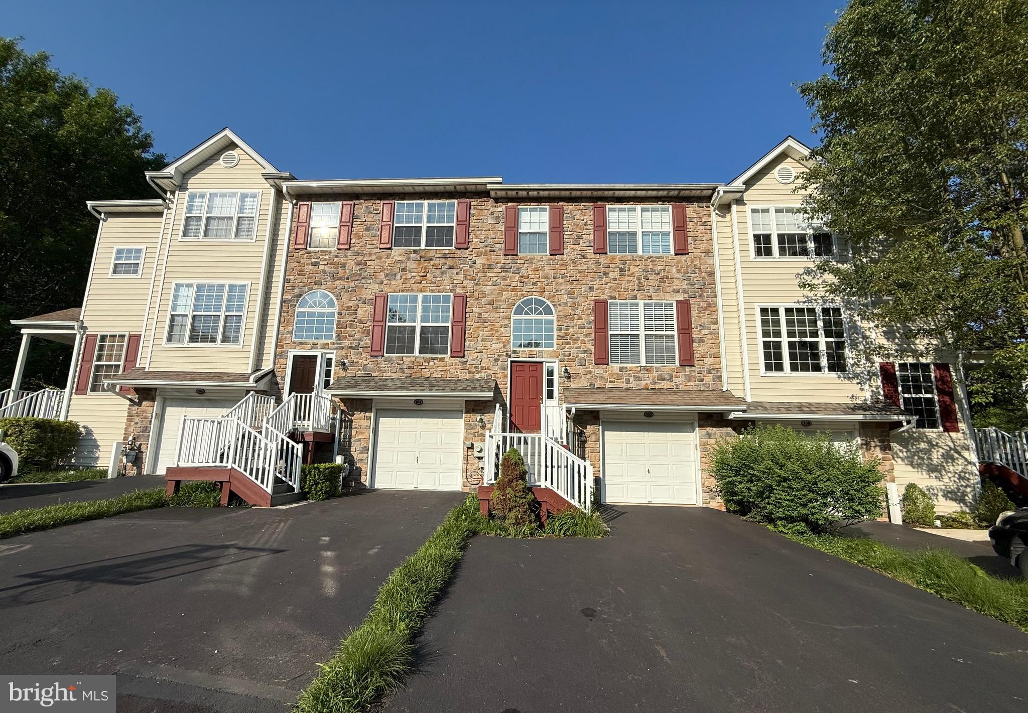 Welcome to 102 Regents Ct, a beautifully maintained 3-bedroom, 2.5-bath townhome nestled in the highly sought-after Charlestown Oaks neighborhood in Malvern. This spacious and light-filled home features an open floor plan with a bright kitchen with stainless steel appliances, and a cozy living area complete with a gas fireplace—perfect for relaxing or entertaining.
Upstairs, the generous primary suite offers a walk-in closet and en-suite bath with a soaking tub and separate shower. Two additional bedrooms and a hall bath provide plenty of space for family or guests. A finished walk-out lower level adds versatility as a family room, home office, or gym.
Enjoy outdoor living on your private deck overlooking wooded views, and benefit from the convenience of a one-car garage and central air. Located in the award-winning Great Valley School District, this home offers easy access to shopping, dining, corporate centers, and major routes including PA Turnpike and Route 202.
Don't miss the opportunity to live in one of Malvern’s premier communities—schedule your showing today!