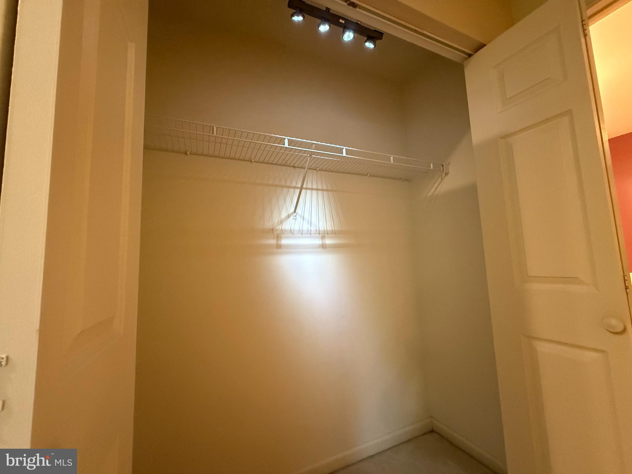 CHARLESTOWN OAKS - Residential Lease