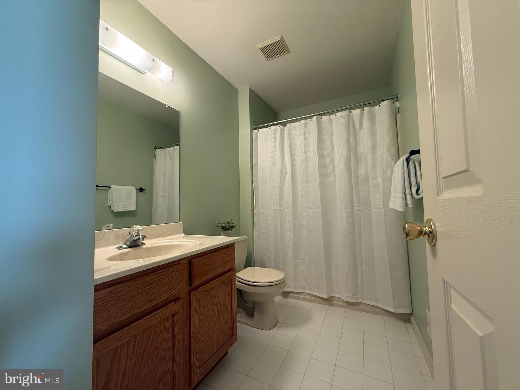 CHARLESTOWN OAKS - Residential Lease