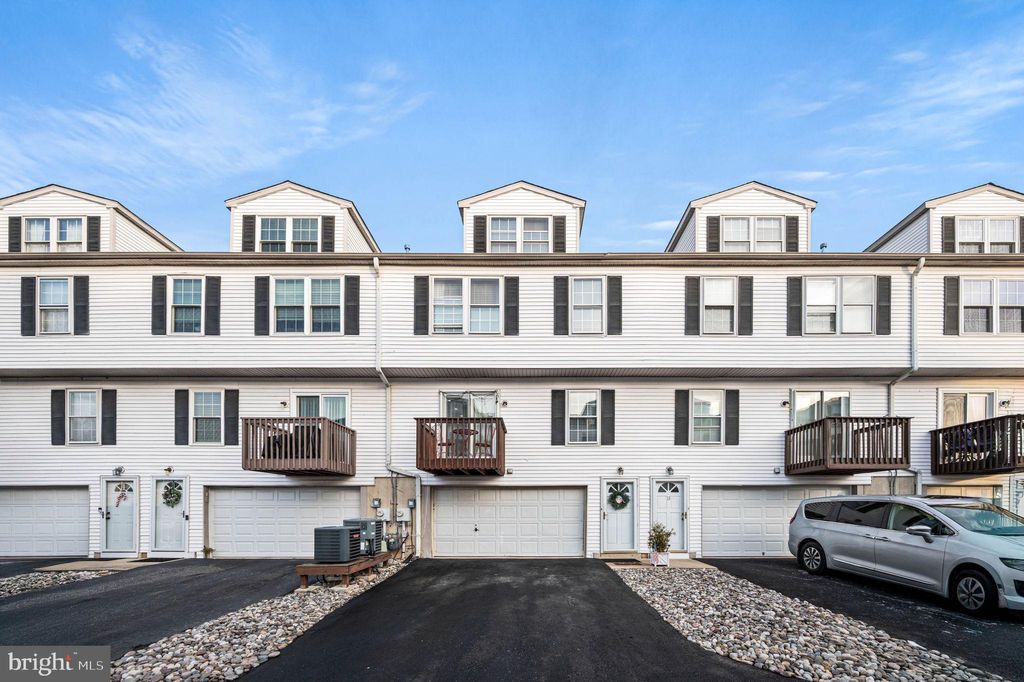 Photo of 15 Riverwatch Court, ESSINGTON, PA 19029 (MLS # PADE2105614)