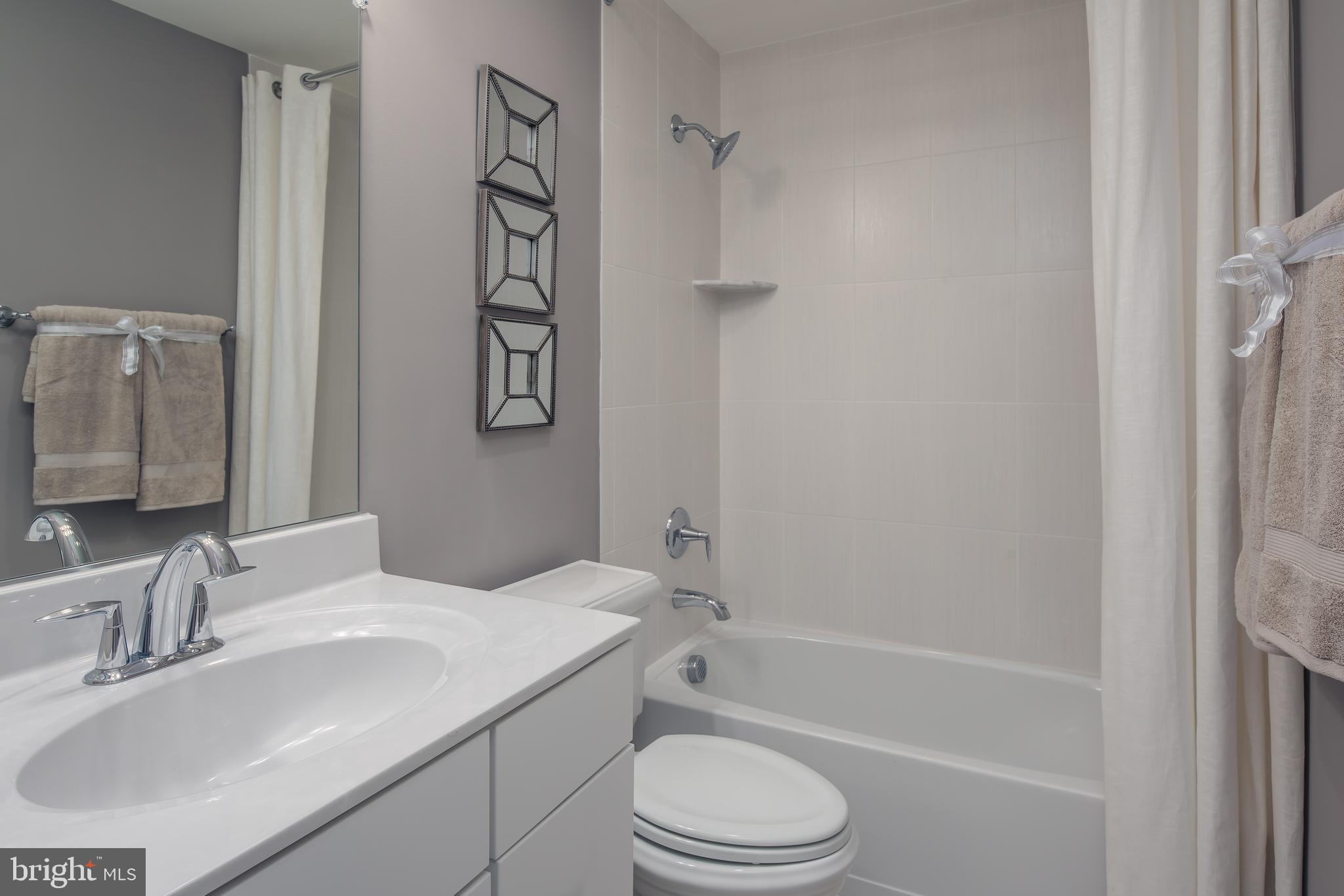 BRADLEY SQUARE - Residential