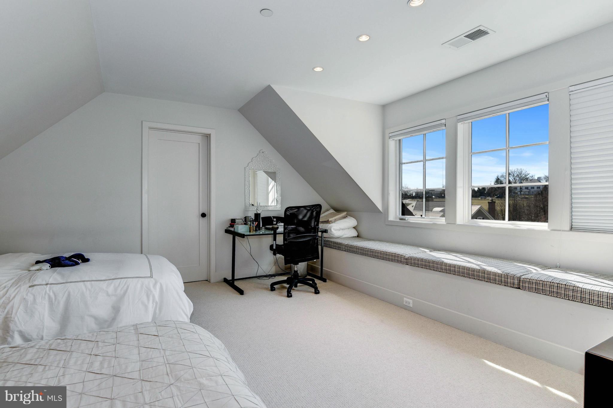 PHILLIPS PARK - Residential