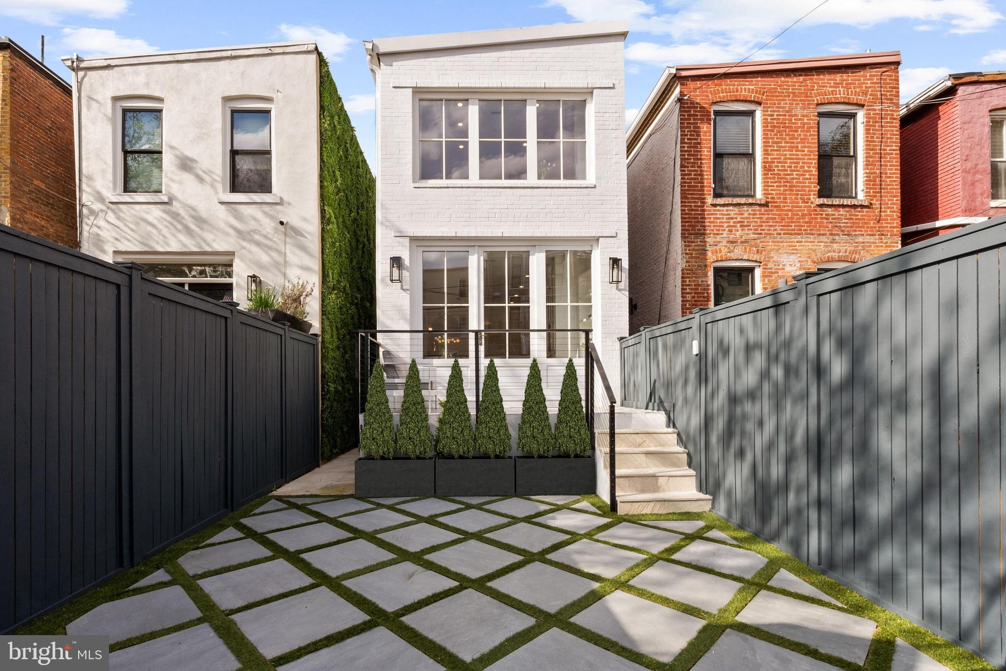 LOGAN CIRCLE - Residential