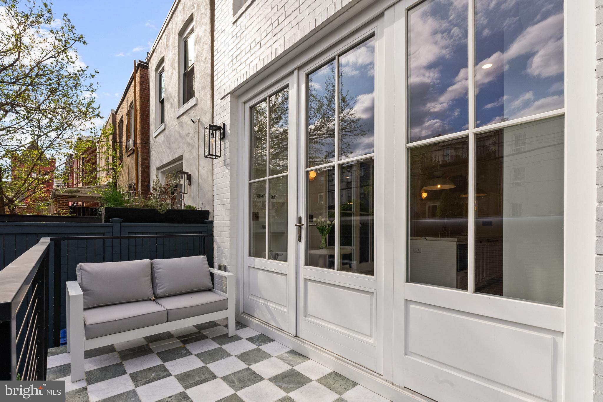 LOGAN CIRCLE - Residential