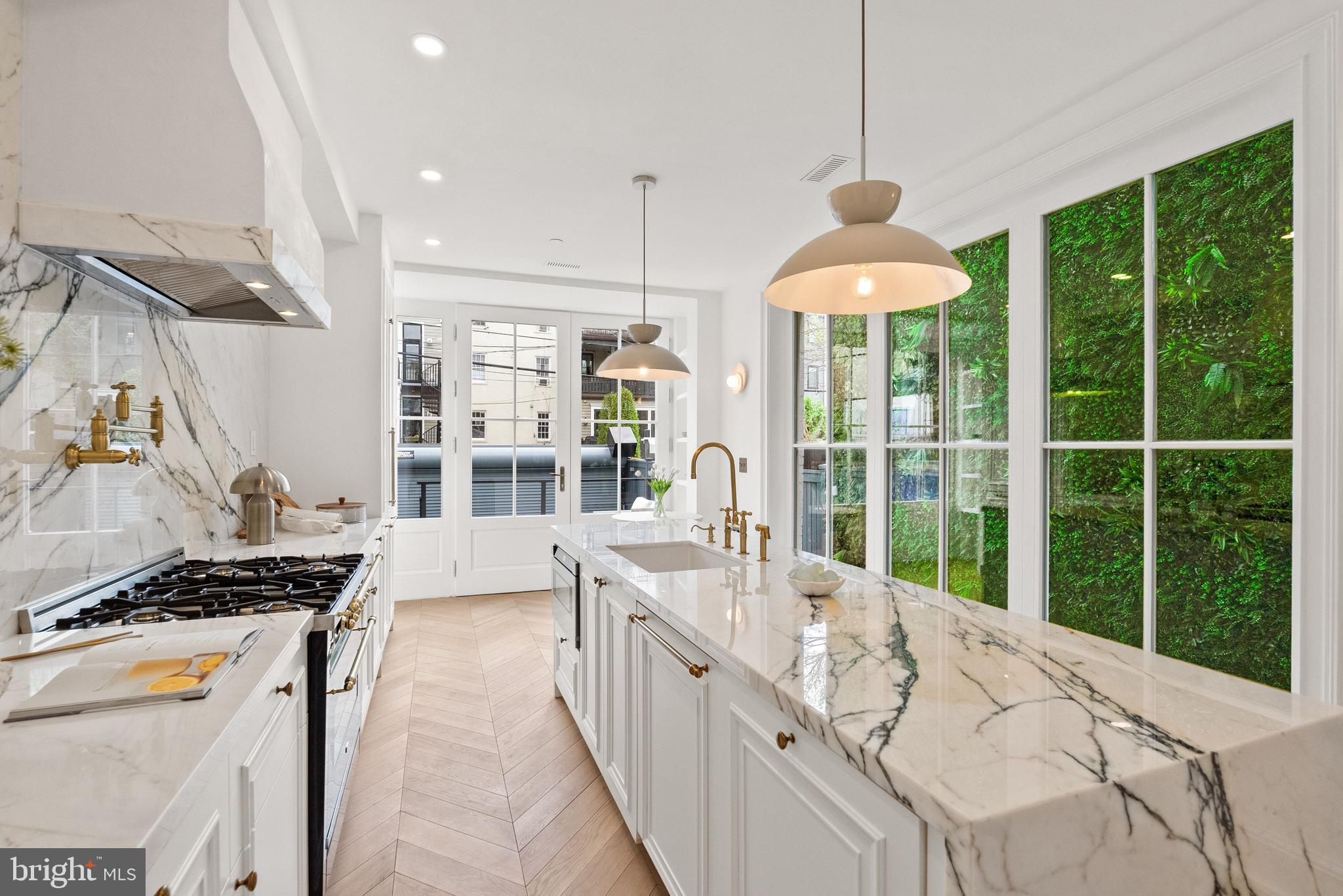 LOGAN CIRCLE - Residential