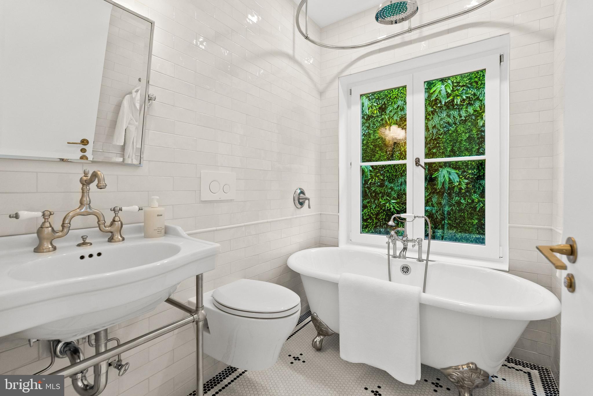 LOGAN CIRCLE - Residential