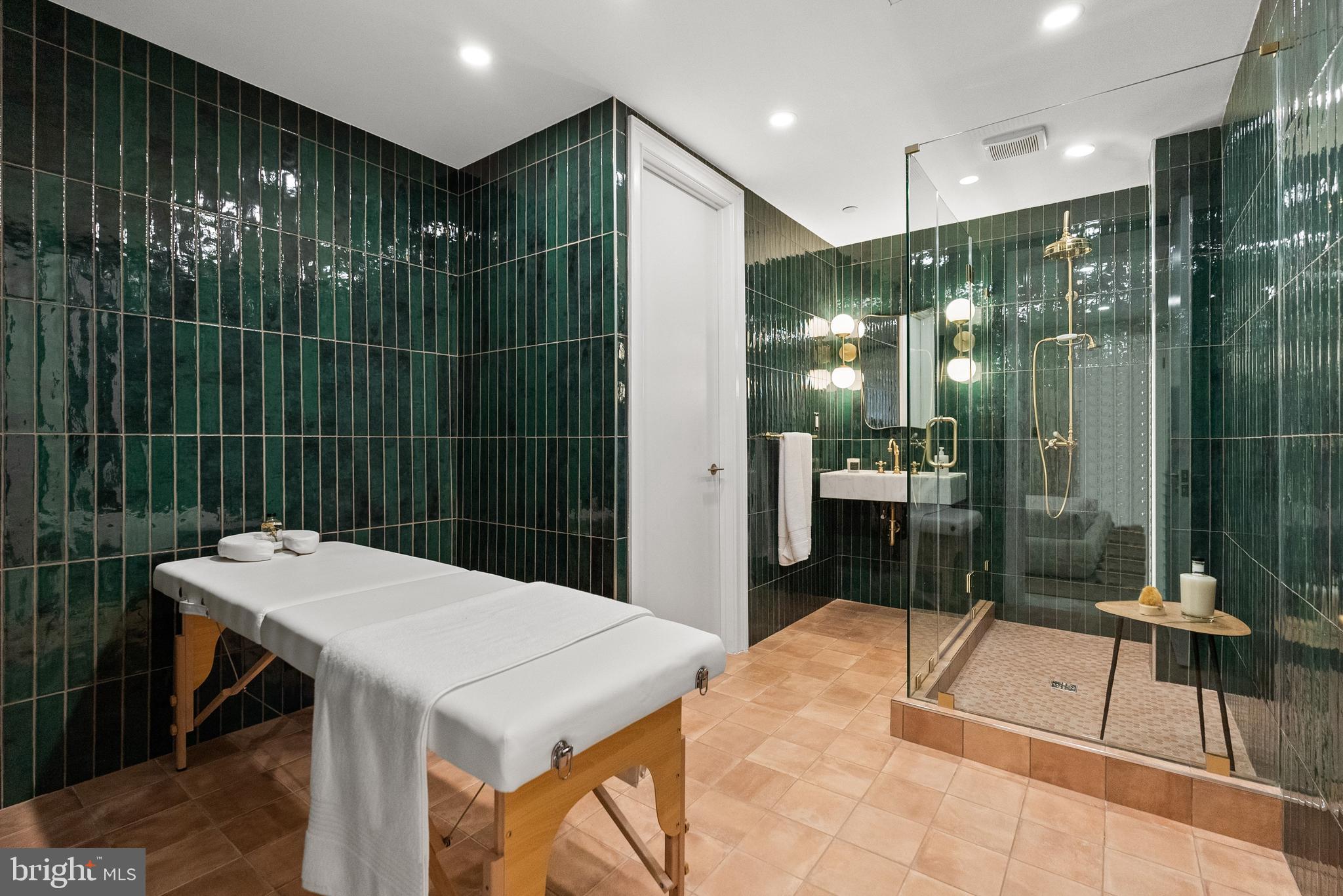 LOGAN CIRCLE - Residential